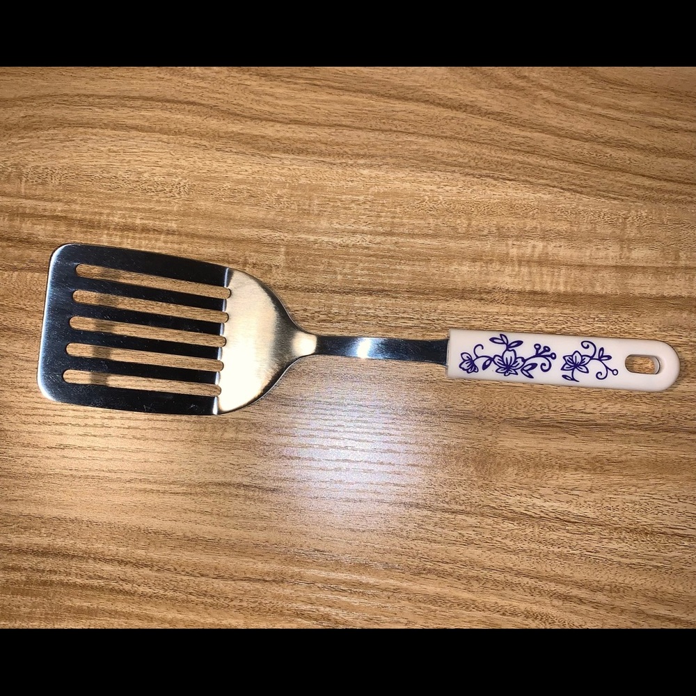 Temptations Floral Lace Spatula NWOT